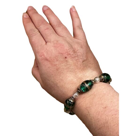 Vintage Green and Gold Glass Beaded Bracelet - Picture 6 of 7